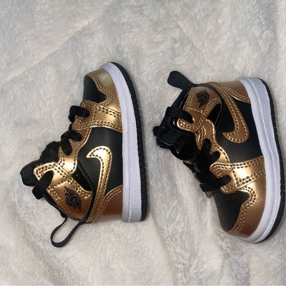 Jordan 1 Mid. Toddler 3c - Picture 4 of 5